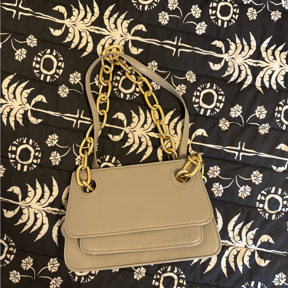 Gray and Gold Chain Shoulder Bag with Structured Design